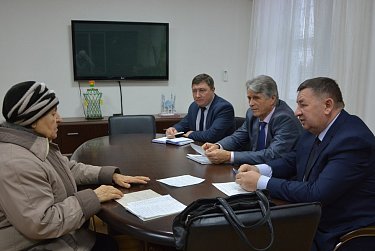 Депутаты участвуют в Общероссийском дне приема граждан